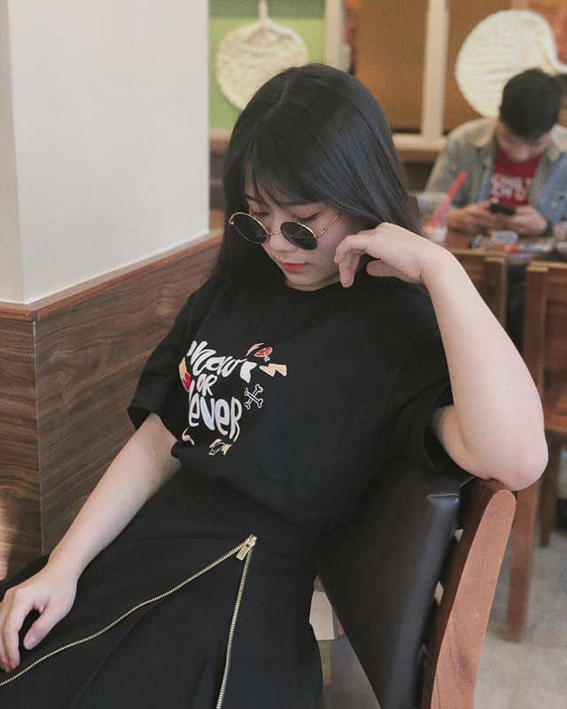 Ảnh gái cute đeo kính tạo nét dễ thương khó cưỡng