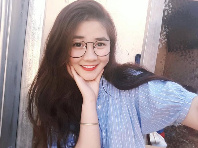 Hình gái xinh 2k đeo kính cực dễ thương