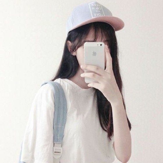 Ảnh gái xinh Việt Nam che mặt đáng yêu bằng điện thoại