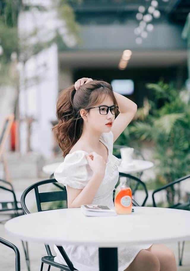 Ảnh gái xinh đeo mắt kính