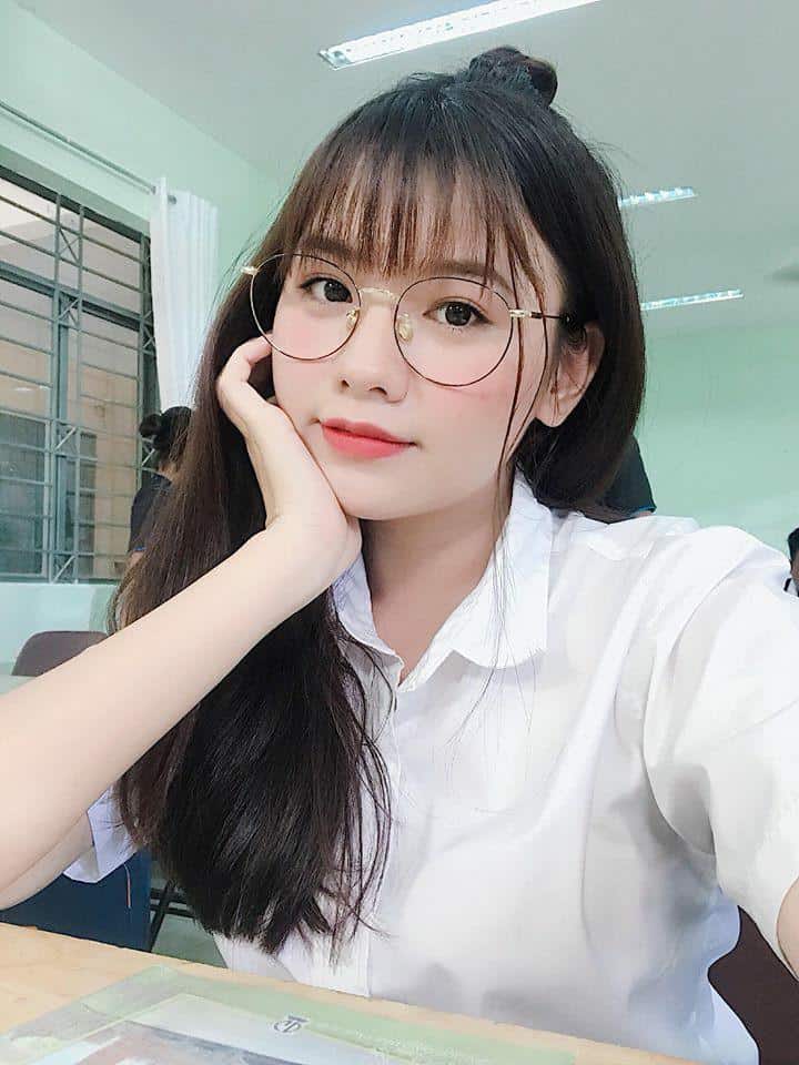 Ảnh nữ xinh cute đeo kính