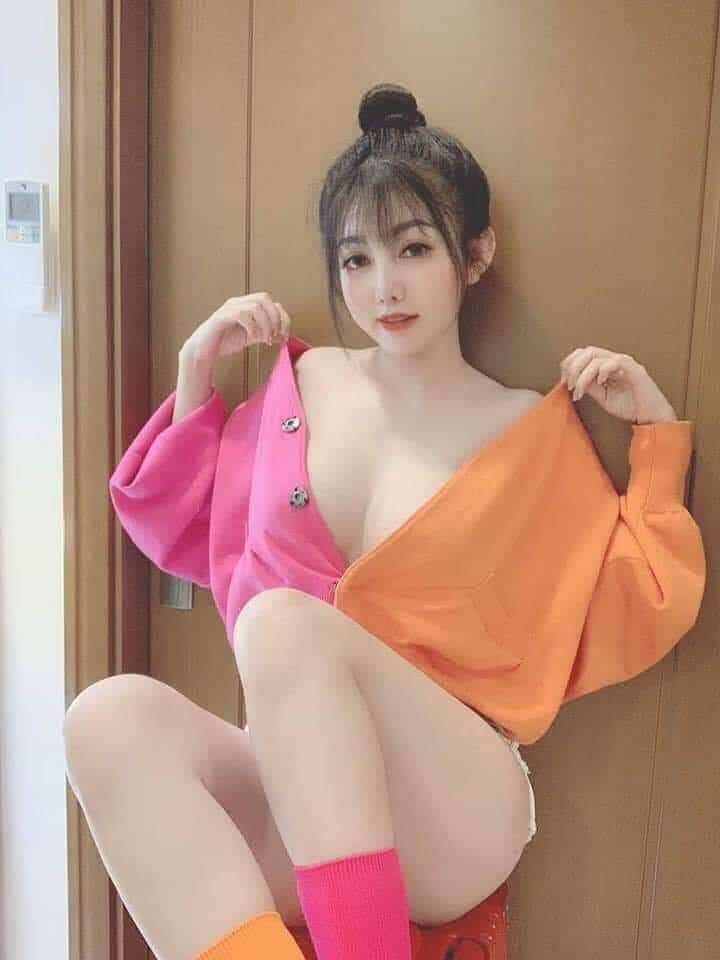 Ảnh gái xinh khoe hàng phong cách thể thao
