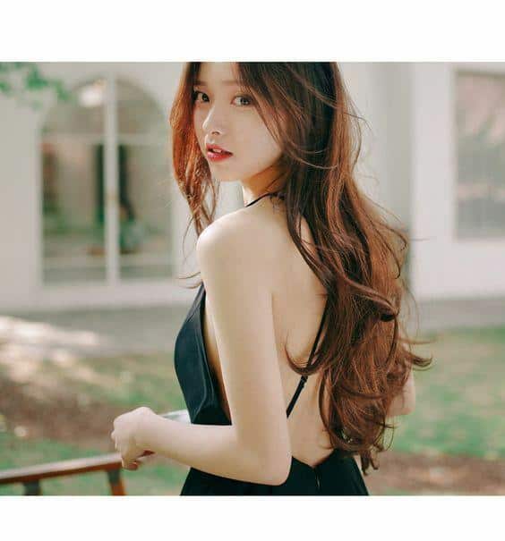 Ảnh gái xinh chụp hình tạo dáng khoe thân hình