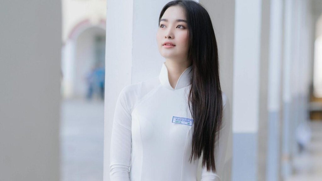 Ảnh nữ sinh Việt Nam mặc áo dài duyên dáng