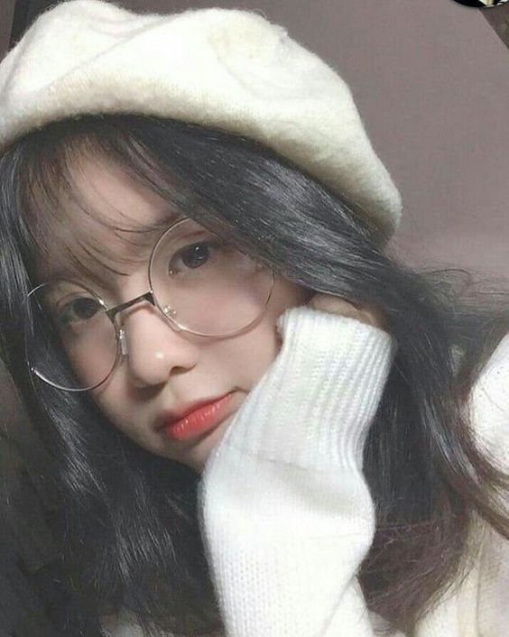 Hình ảnh gái đẹp đeo kính siêu cute