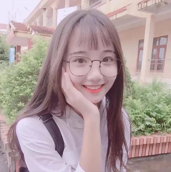 Gái xinh cấp 3 đeo kính siêu dễ thương