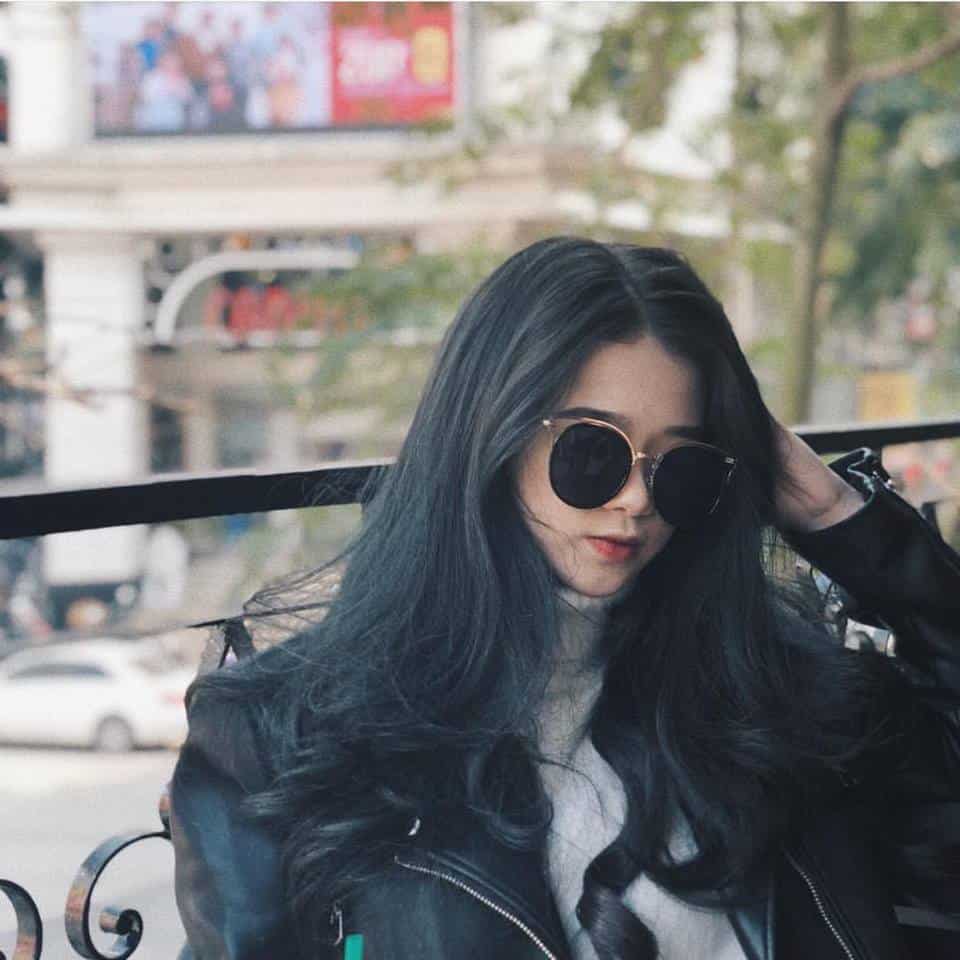 Ảnh gái đẹp tóc dài đeo kính râm cực ngầu
