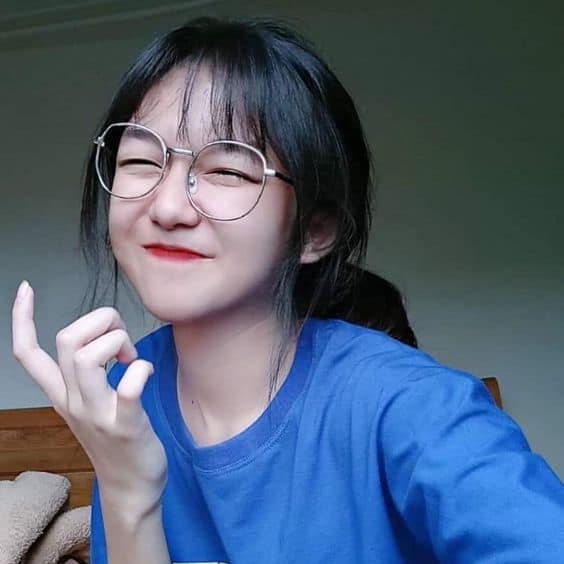 Ảnh gái xinh mang mắt kính cute