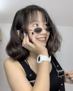 Ảnh gái xinh đeo kính