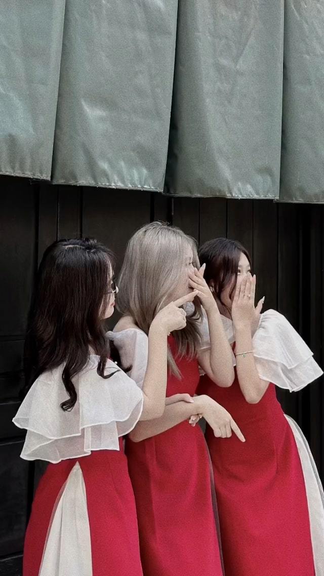 Ảnh gái xinh che mặt