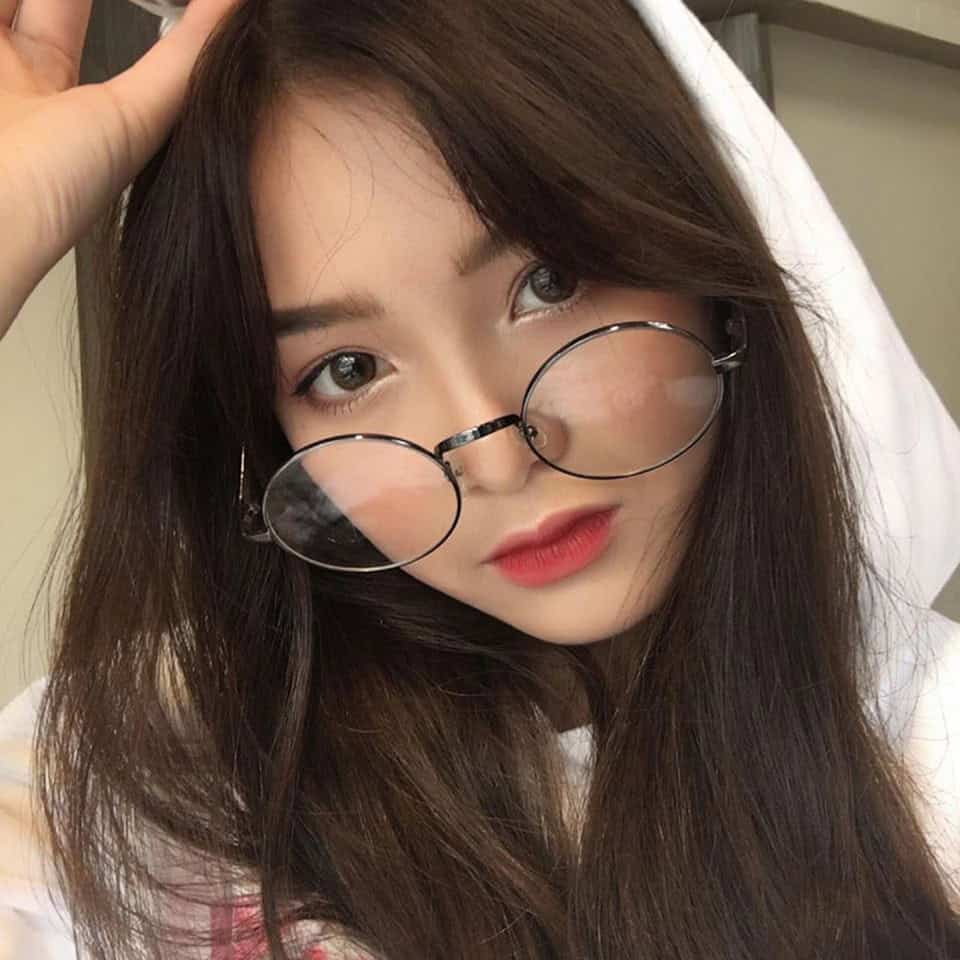 Hình ảnh gái xinh đeo mắt kính cute