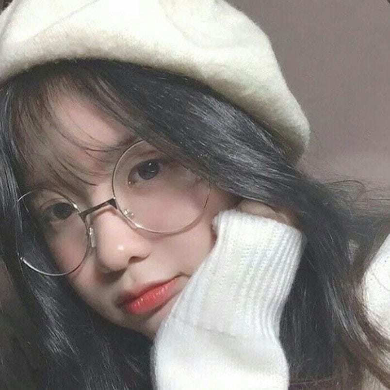 Gái xinh đeo kính mang nét cute khó cưỡng