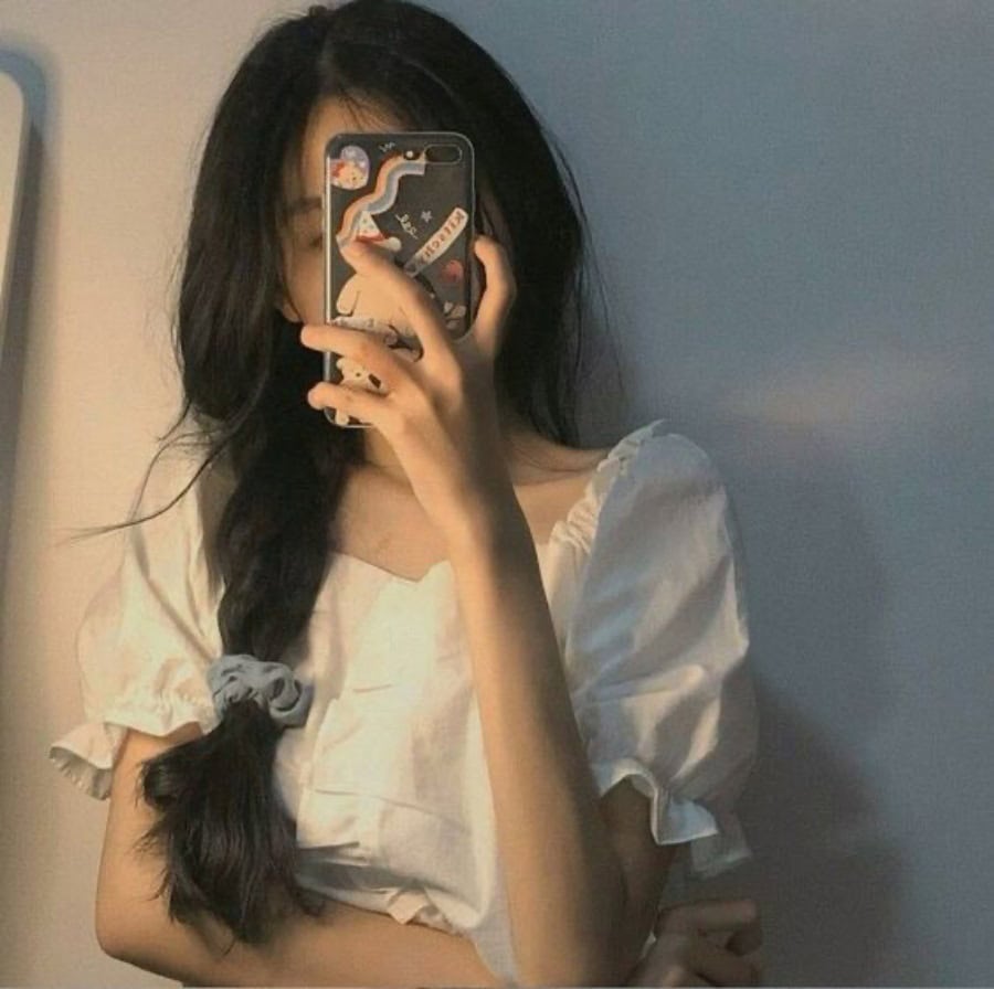 Ảnh girl xinh dễ thương chụp hình che mặt