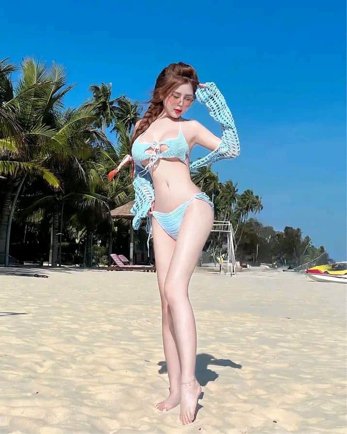 Ảnh gái xinh cuốn hút trong bộ bikini