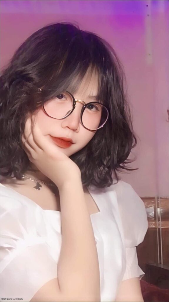 Ngắm hình gái xinh đeo kính cute