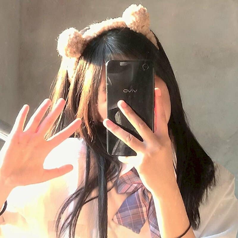 Ảnh chụp trước gương che mặt nữ cute