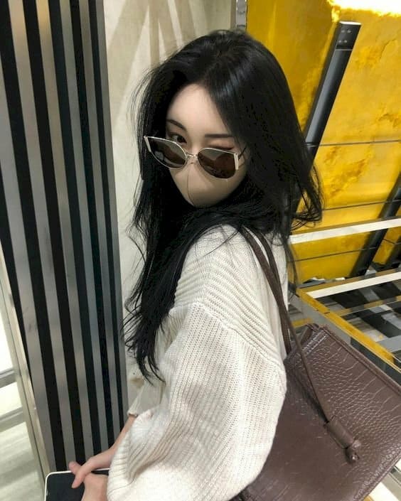 Ảnh nền gái xinh đeo mắt kính cực ngầu
