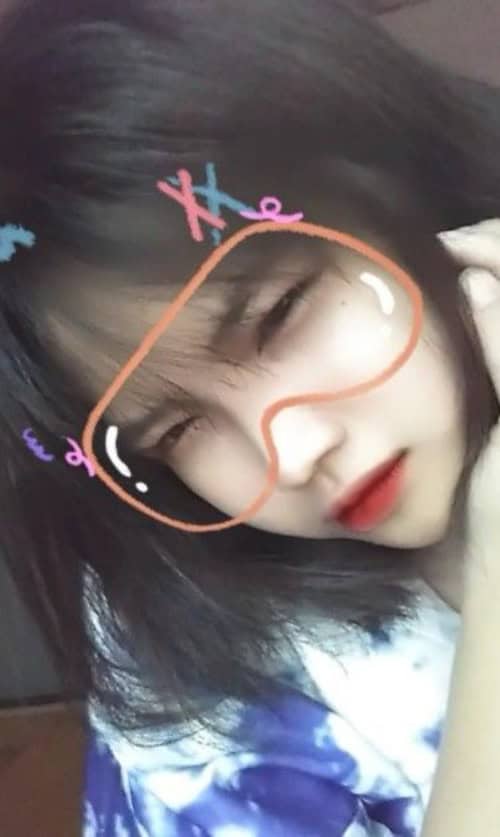 Ảnh đại diện gái xinh đeo kính đáng yêu