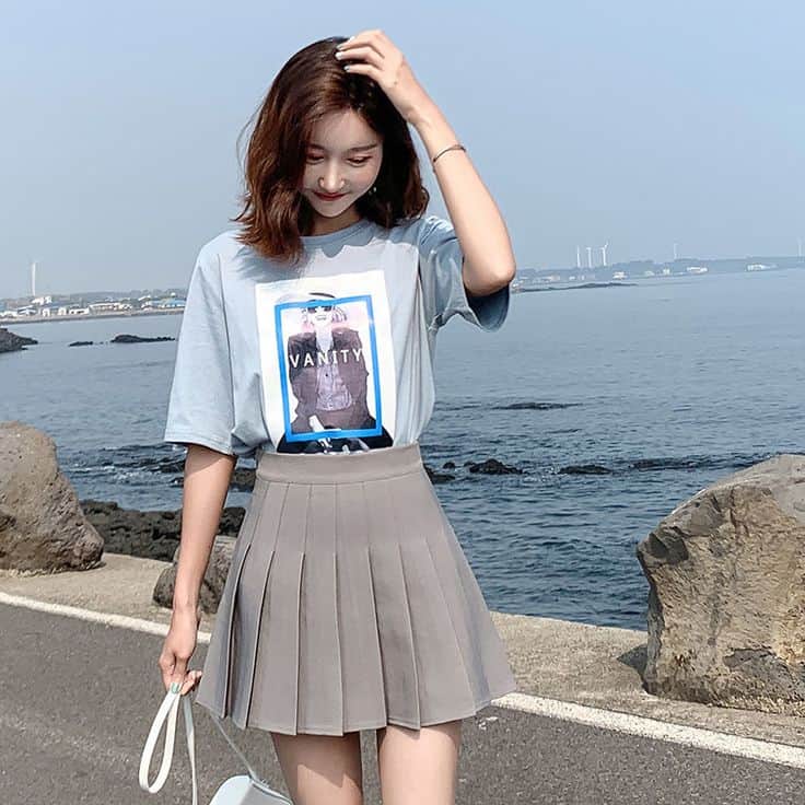 Ảnh gái đẹp mặc váy ngắn sexy màu xám