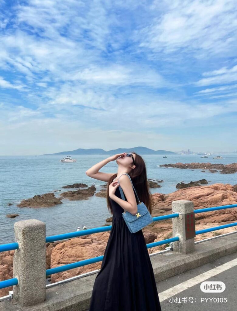 Ảnh gái đẹp che mặt ở biển