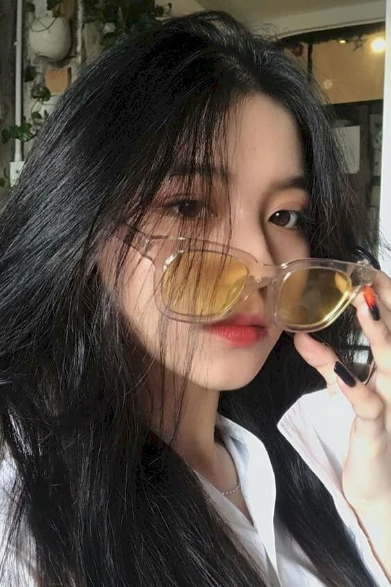 Hình gái xinh đeo mắt kính kiểu siêu đáng yêu