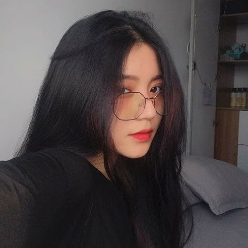 Hình gái xinh tóc dài đeo kính toát lên vẻ nữ tính