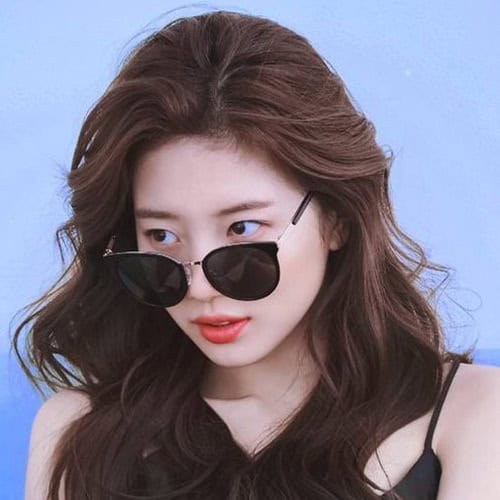 Hình ảnh girl xinh đeo kính làm tăng thêm sức hút