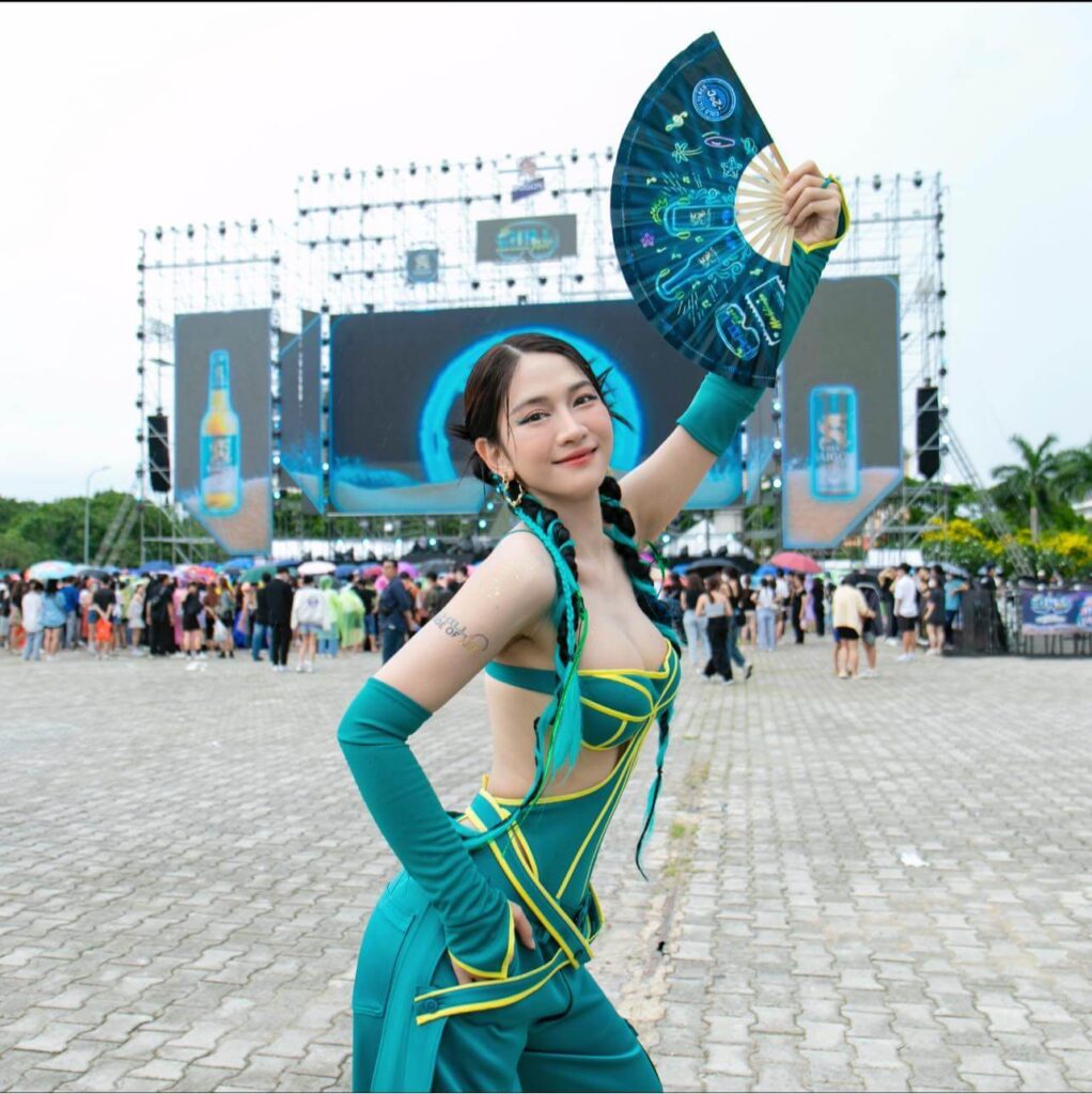 Lê Bống trong vai trò MC và diễn viên