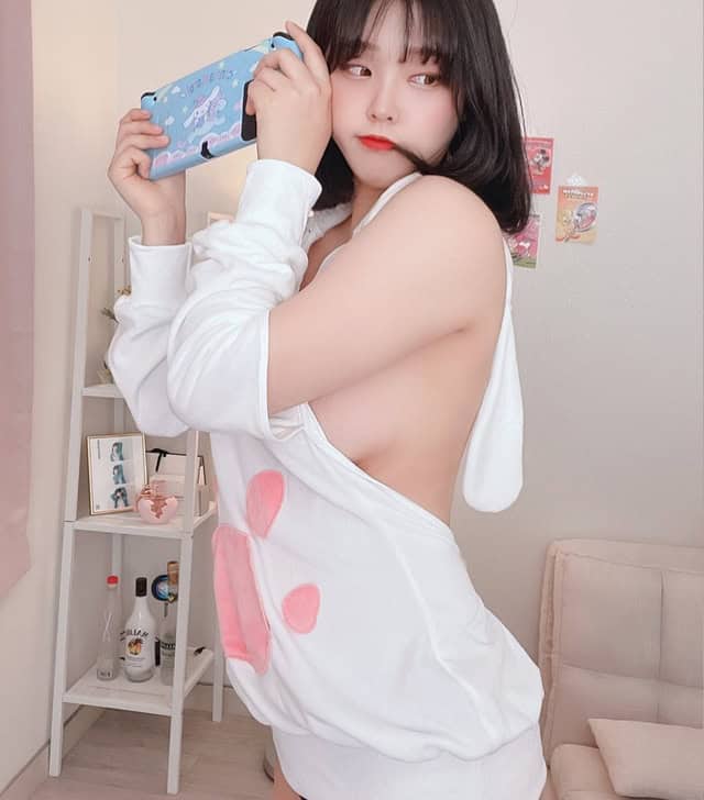 Gái Việt Nam ngực to khoe hàng khủng