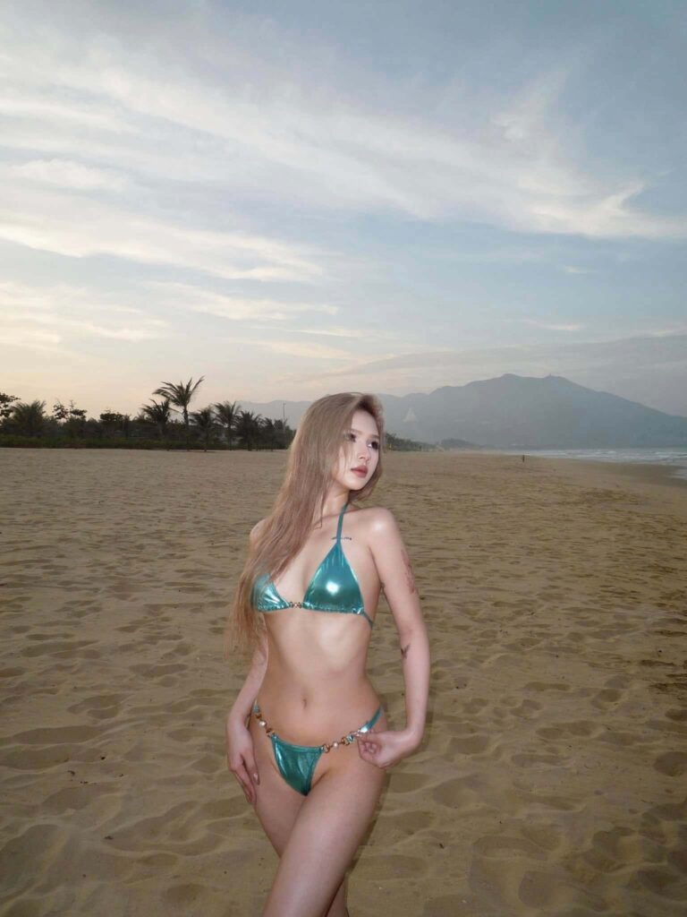 Ảnh Xoài Non mặc bikini